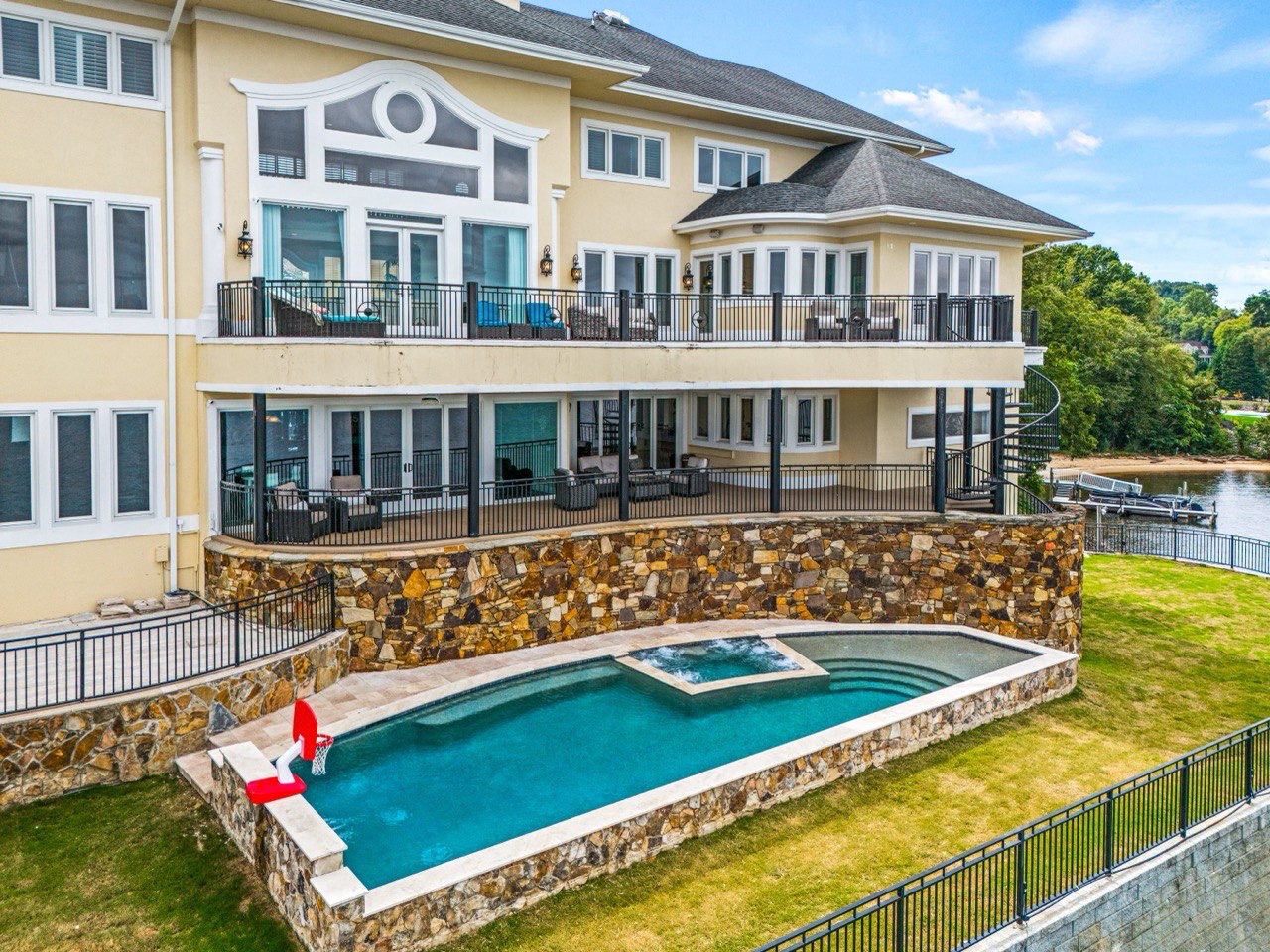 Featured property photo 1
